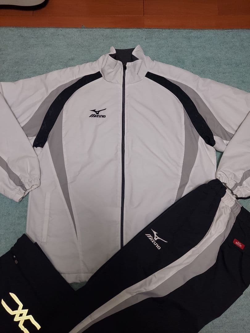 ミズノ　ブレスサーモ　中綿入り　ウィンドブレーカー上下Lサイズ　かなり美品