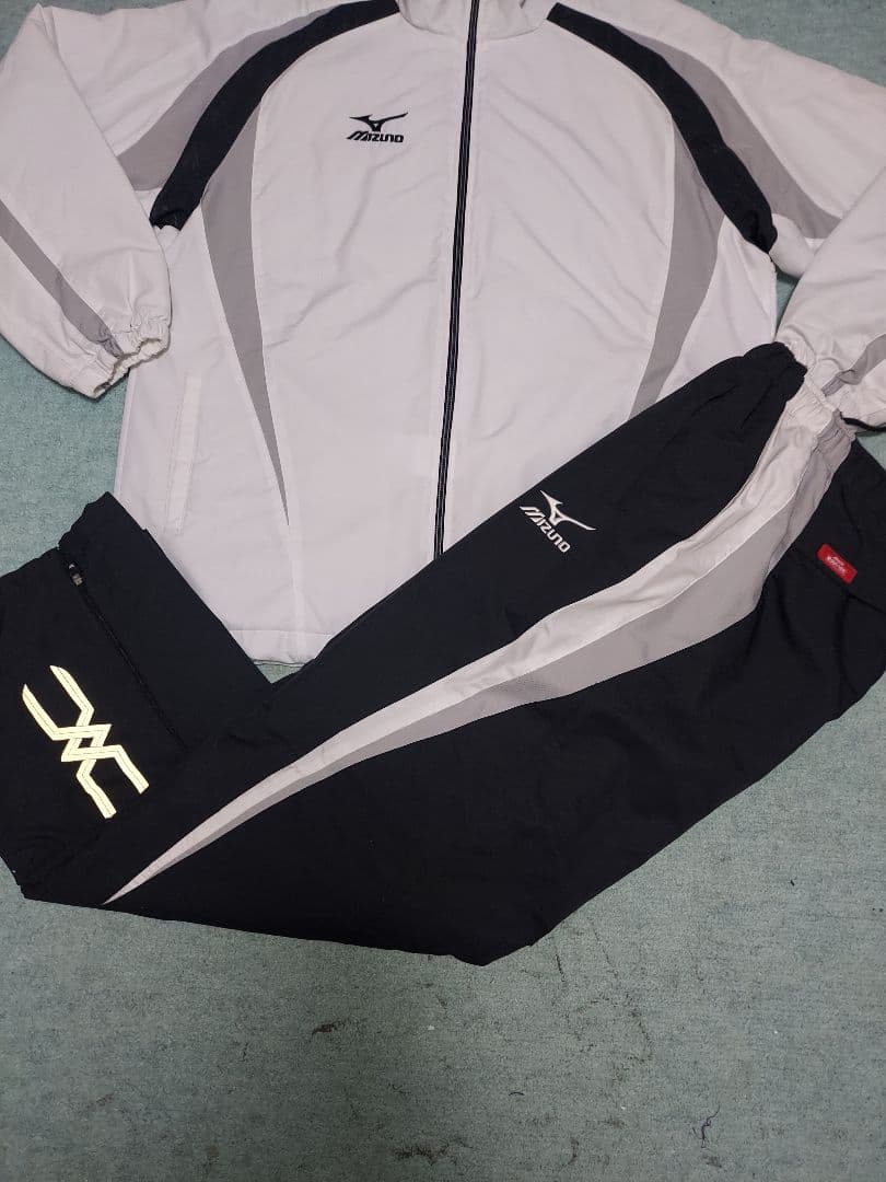 ミズノ　ブレスサーモ　中綿入り　ウィンドブレーカー上下Lサイズ　かなり美品