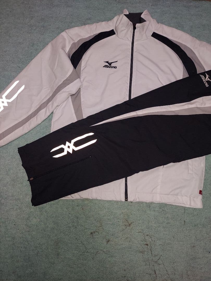 ミズノ　ブレスサーモ　中綿入り　ウィンドブレーカー上下Lサイズ　かなり美品