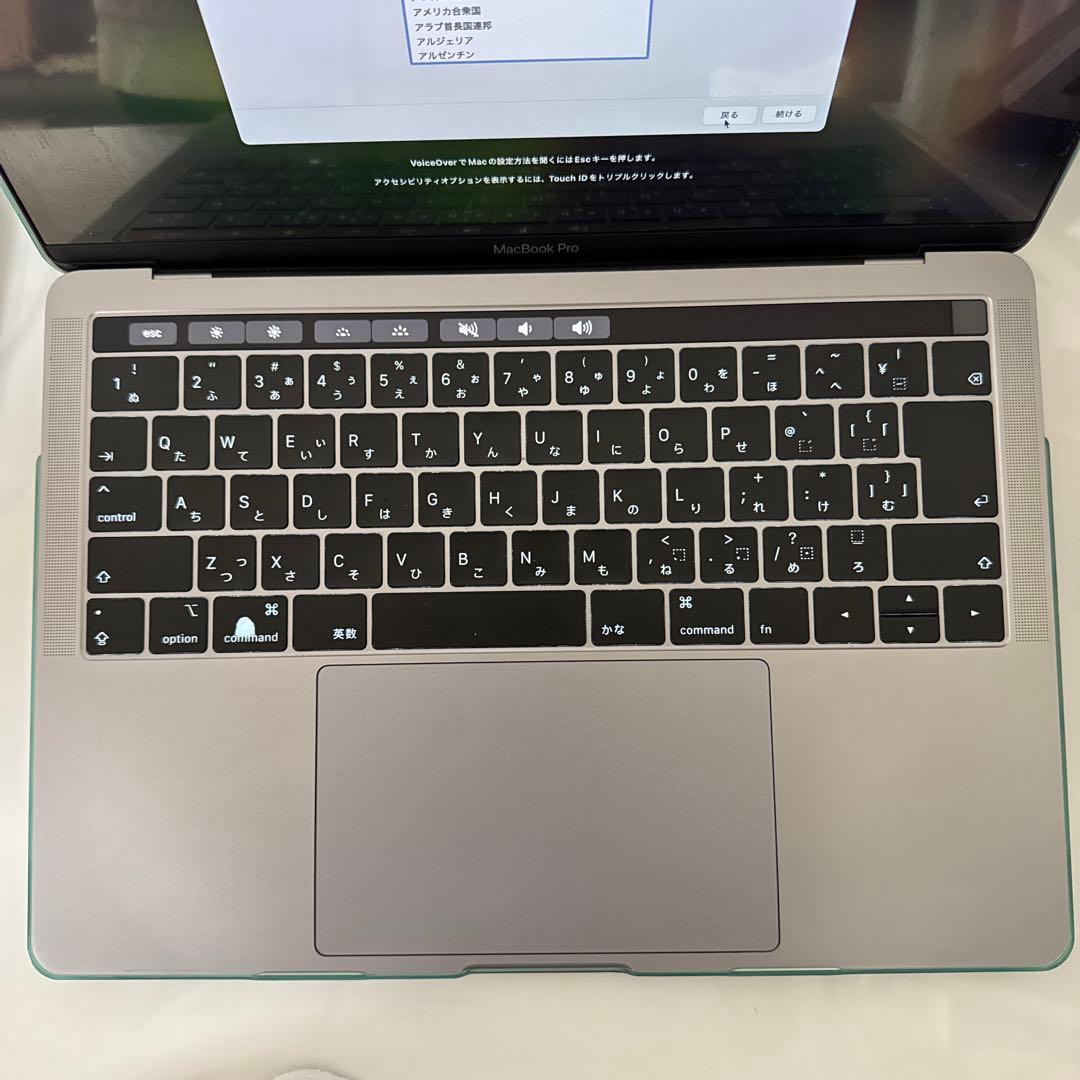 MacBook Pro 13インチ（2018年型）とカバー、アダプタ、ケーブル