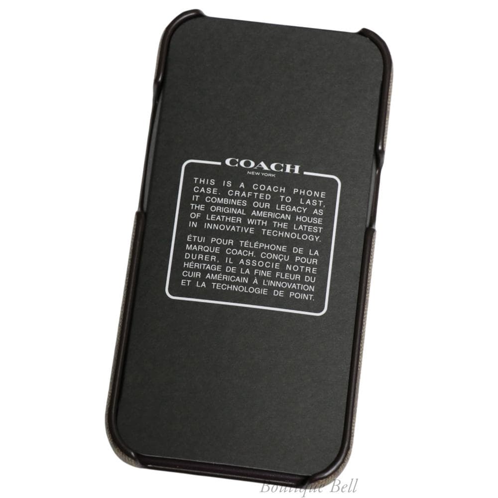 【コーチ】シグネチャーPVC iPhone15ケース カーキ