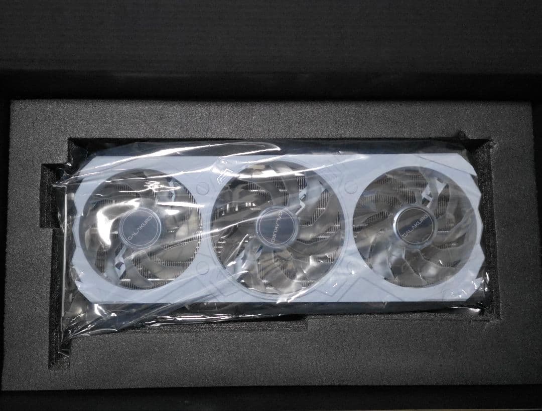 Geforce RTX4070Ti 12GB 玄人志向　ホワイト