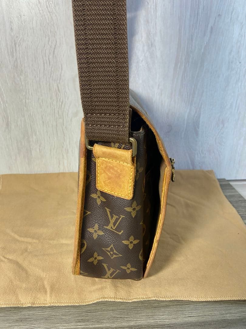 ルイヴィトン　モノグラム　ボスフォール　メッセンジャーバッグ　M40106