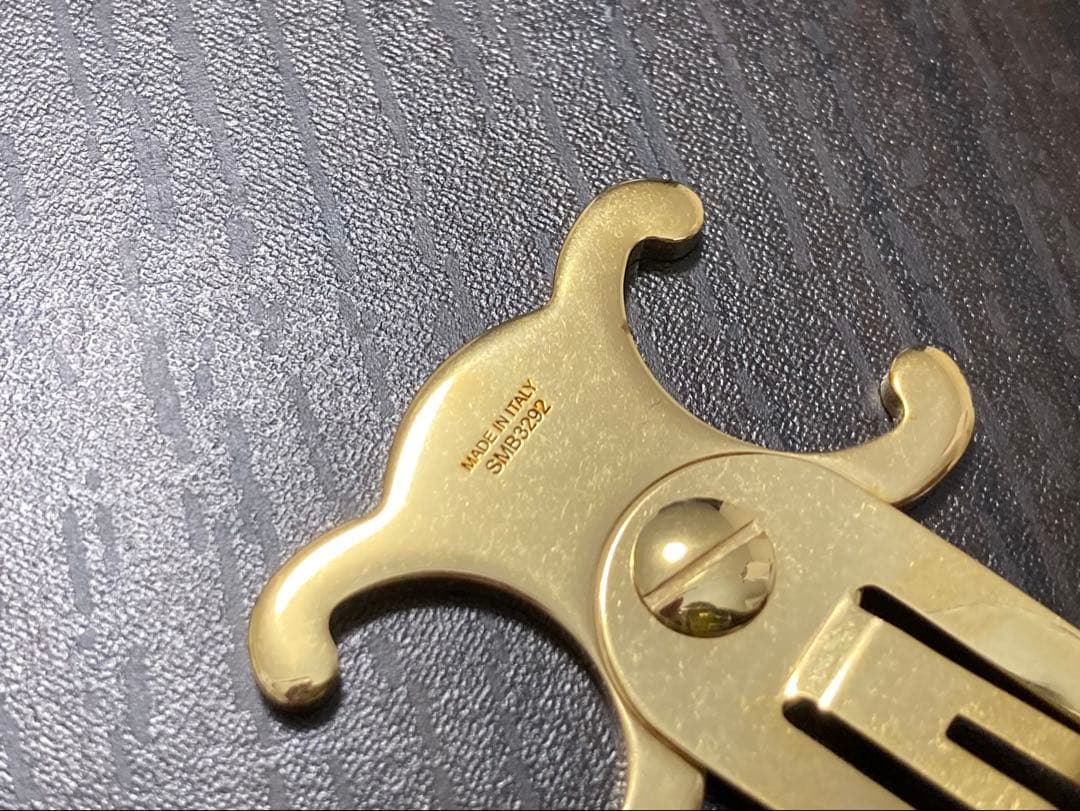 わ*め様 CELINE　トリオンフ スナップ ヘアクリップ