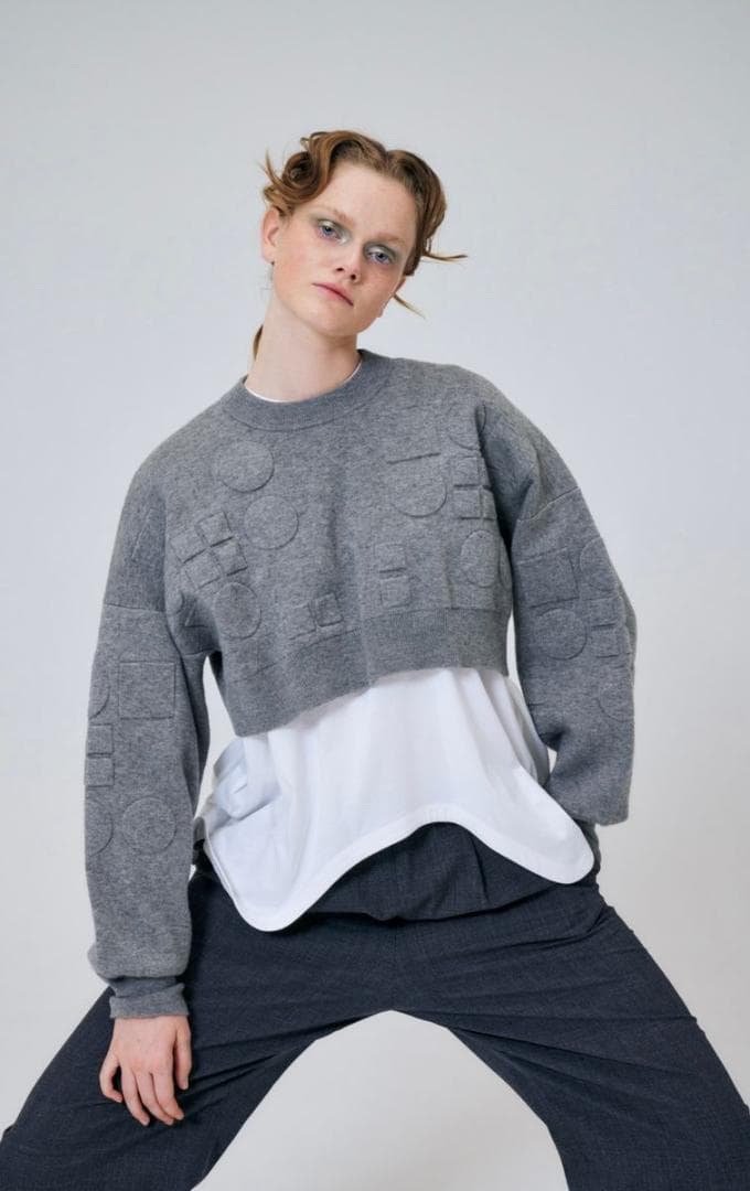 エンフォルド 23AW　O EMBOSS CROPPED PULLOVER