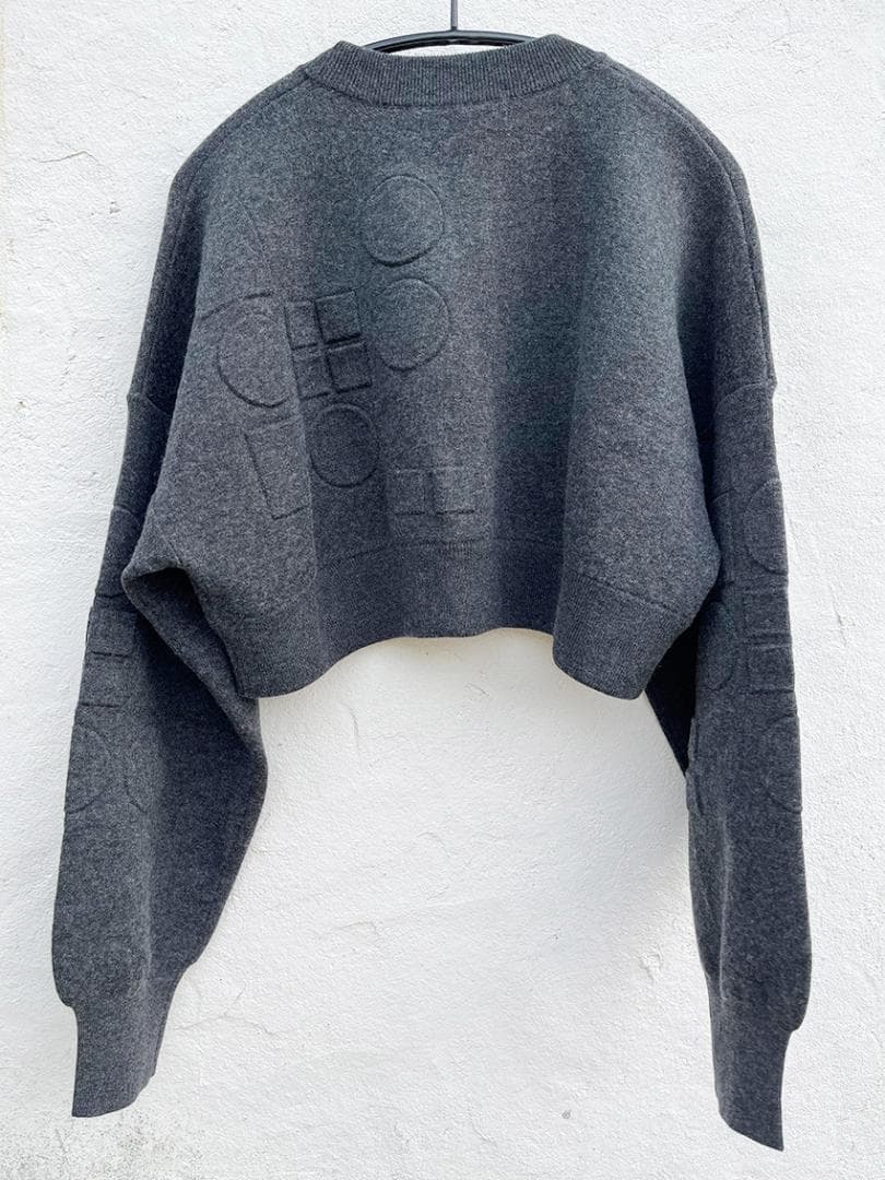 エンフォルド 23AW　O EMBOSS CROPPED PULLOVER