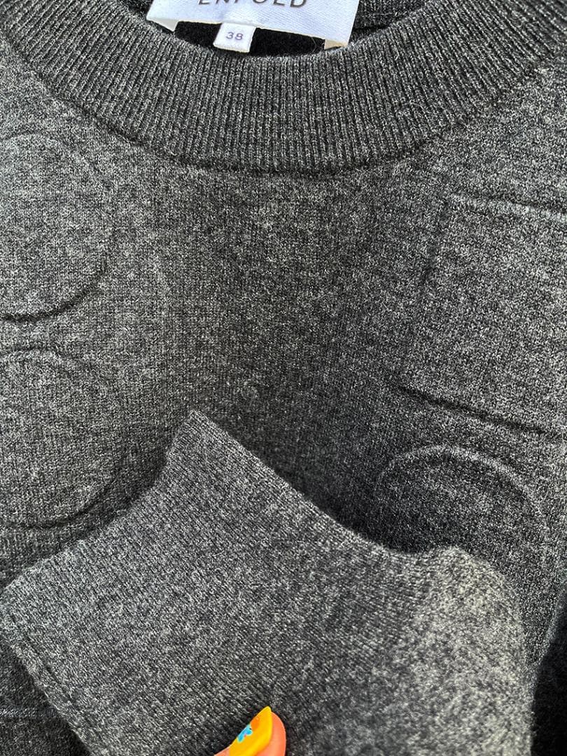 エンフォルド 23AW　O EMBOSS CROPPED PULLOVER