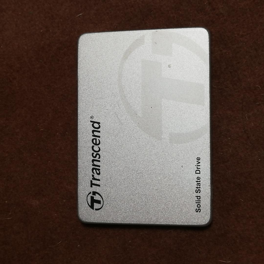 可愛らしいミニタワー筐体に、Core i5 4590 256SSD 8GB