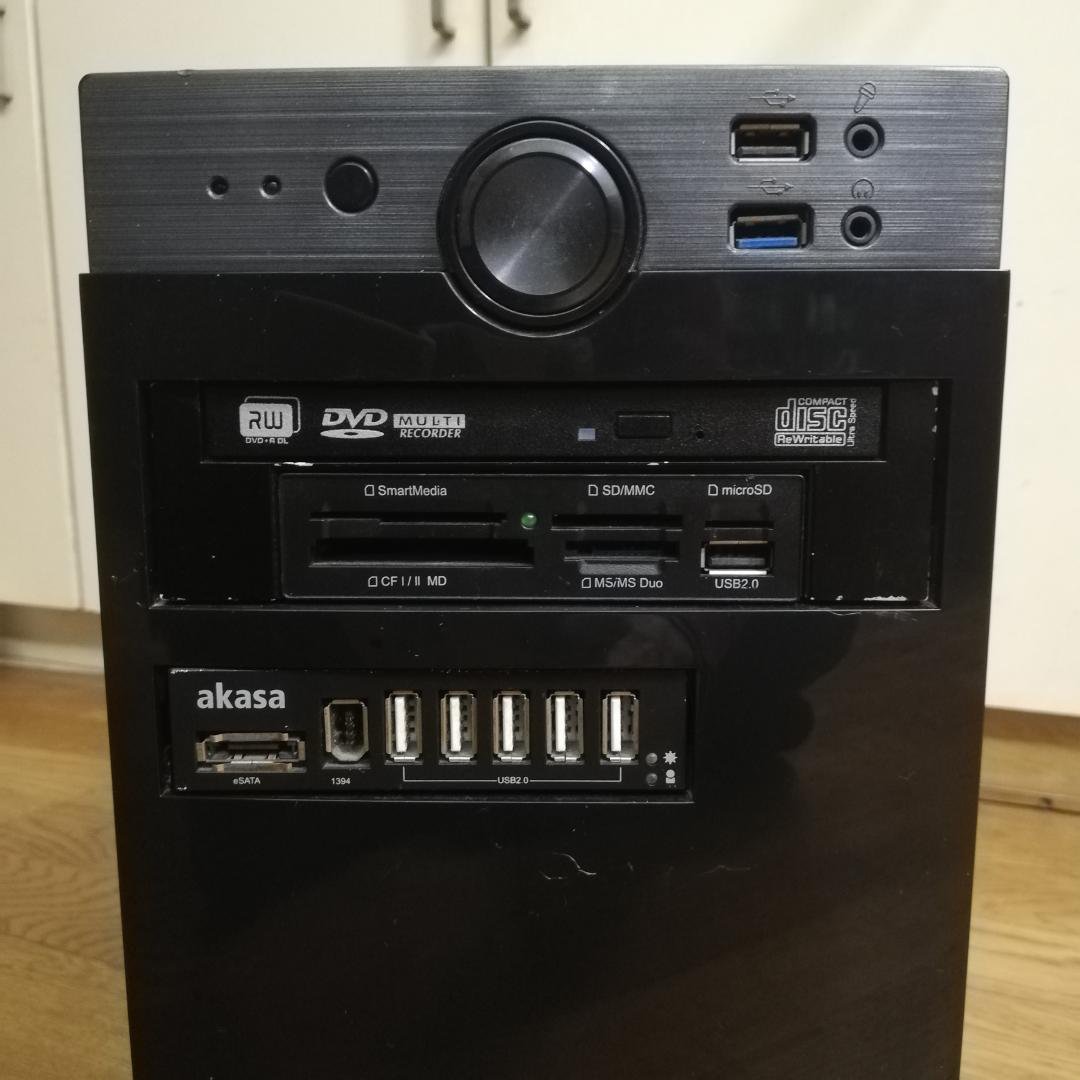 可愛らしいミニタワー筐体に、Core i5 4590 256SSD 8GB