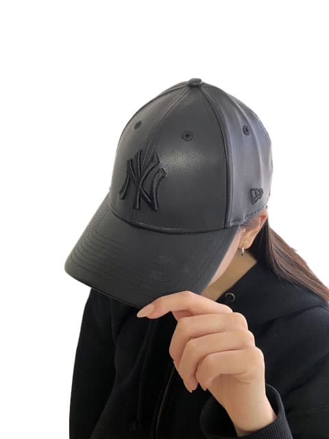新品レザールック☆ニューエラ キャップ ヤンキース 9FORTY NEW ERA
