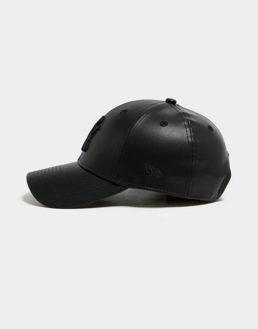 新品レザールック☆ニューエラ キャップ ヤンキース 9FORTY NEW ERA