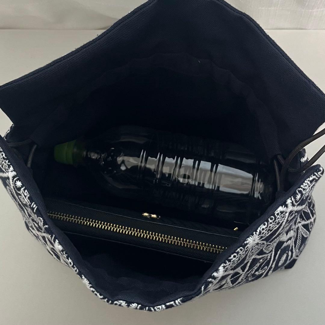 ミナペルホネン symphony ネイビー　エアリーポシェット横型Lサイズ