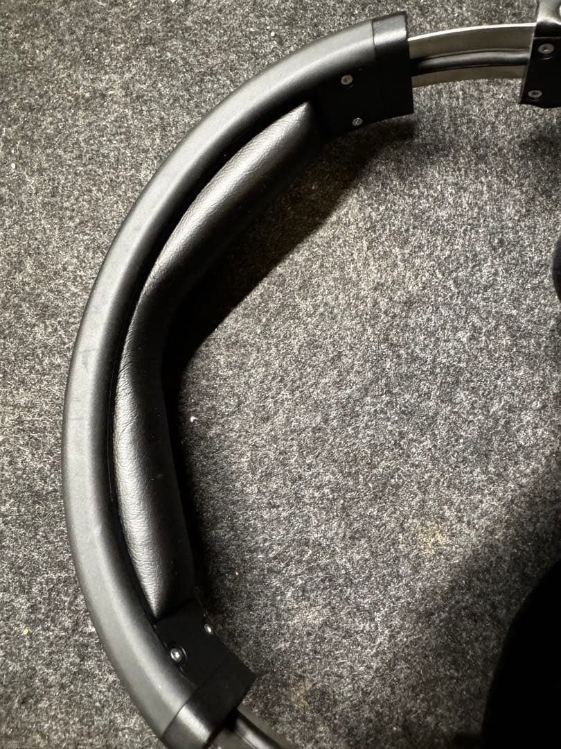 ヘッドホン Neumann NDH30