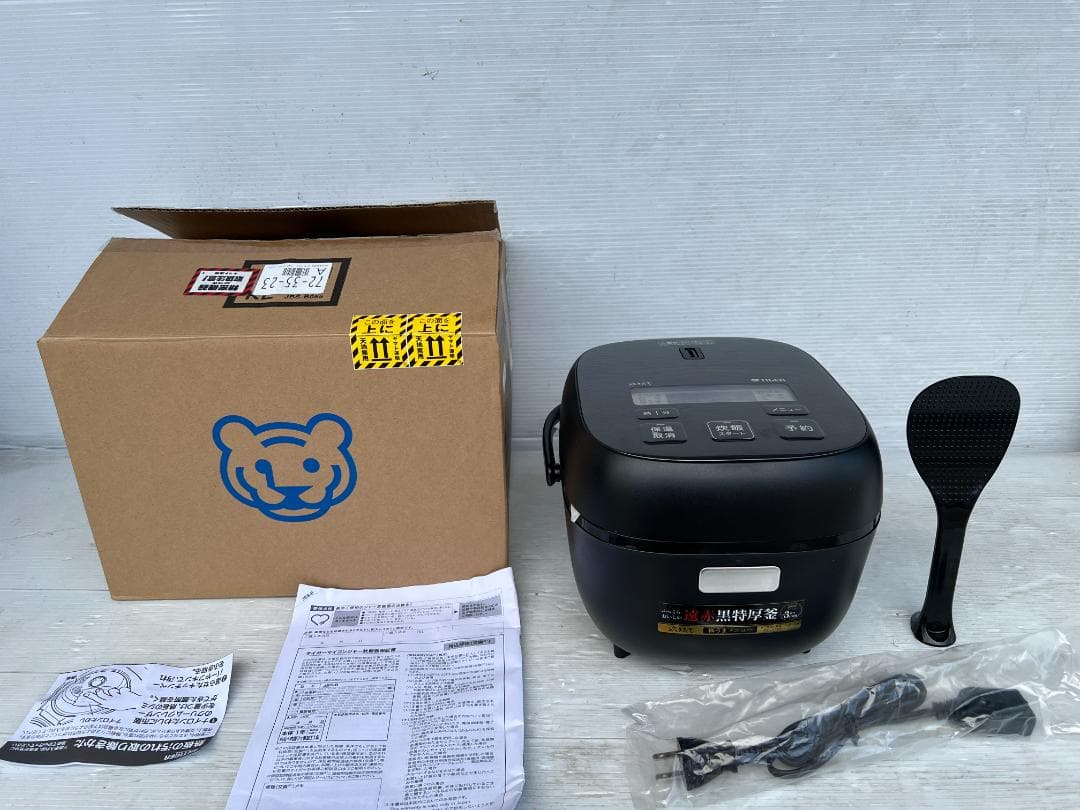 未使用 2024年製　タイガー マイコンジャー炊飯器 3合 JBS-B055KL