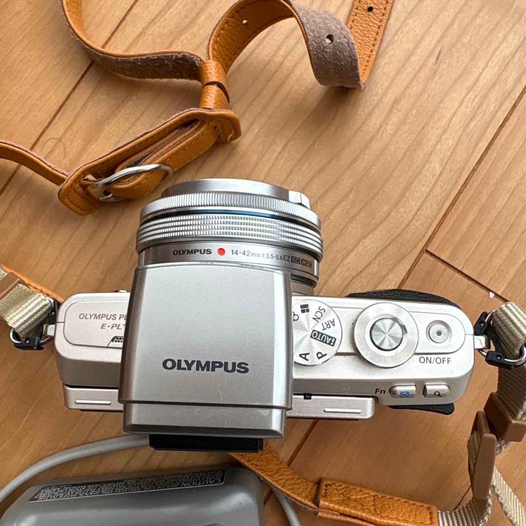 OLYMPUS E-PL7ミラーレス一眼 14-42mm