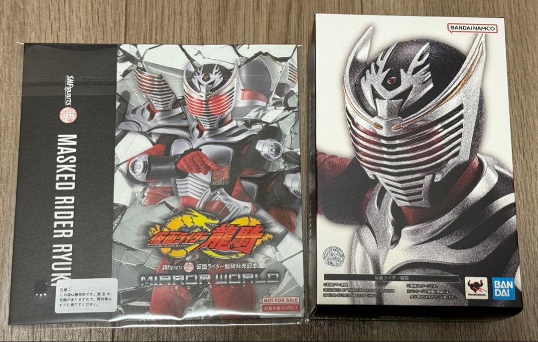 フィギュアーツ 仮面ライダー龍騎 真骨彫 オリジナルスリーブ付き