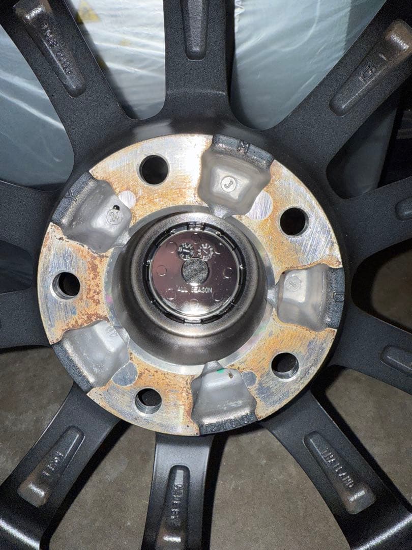 スタッドレスタイヤ　F:6.5J-16/R:6.5J-16