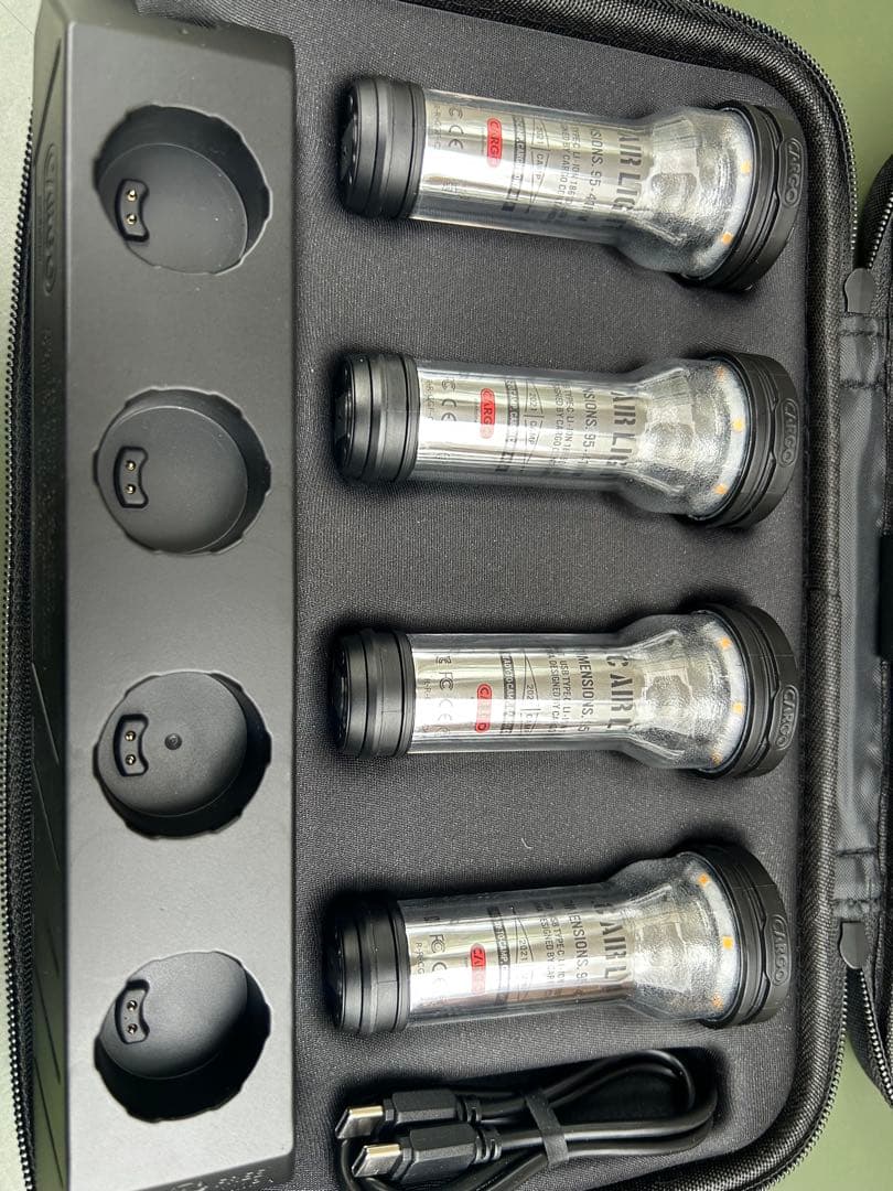 AIR LIGTH CARGO CONTAINER 4本 充電器ケースセット