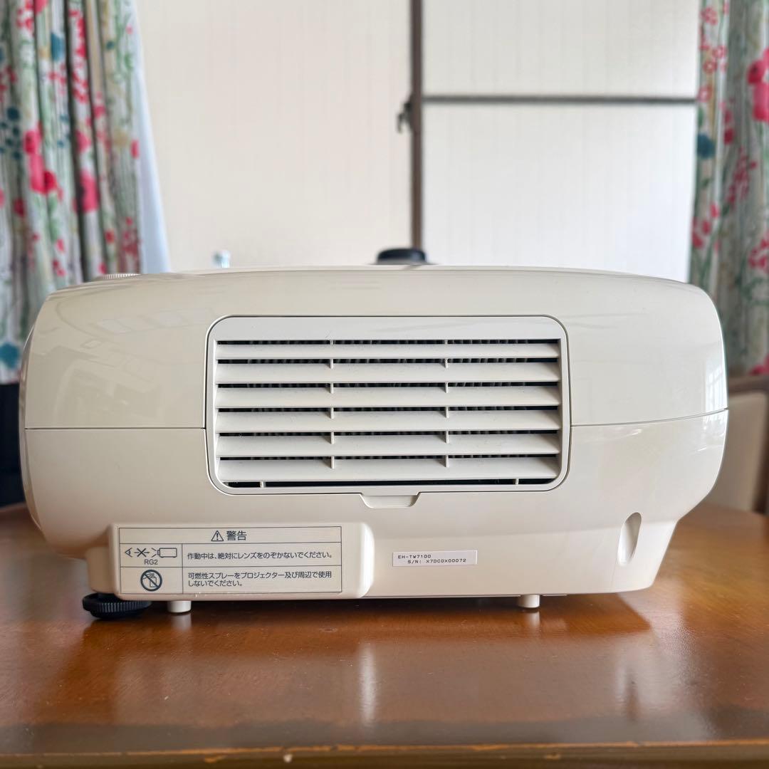 EPSON dreamio EH-TW7100 4K対応 ホームプロジェクター