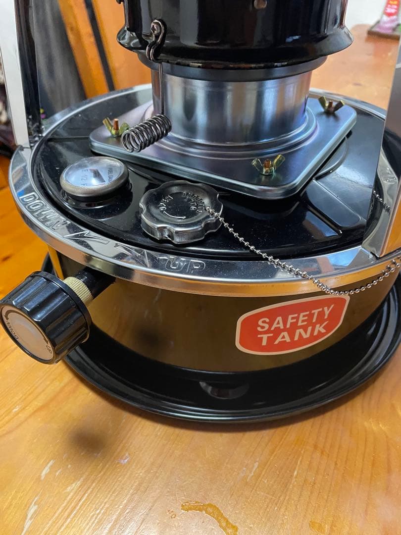 メッシュカバー付きブラックストーブ