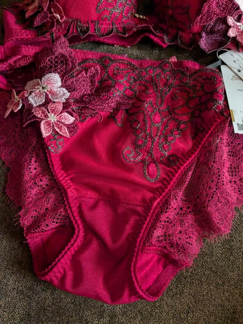 紅*て様 ワコール、サルート、02グループ、ブラC75、レースショーツLサイズ。