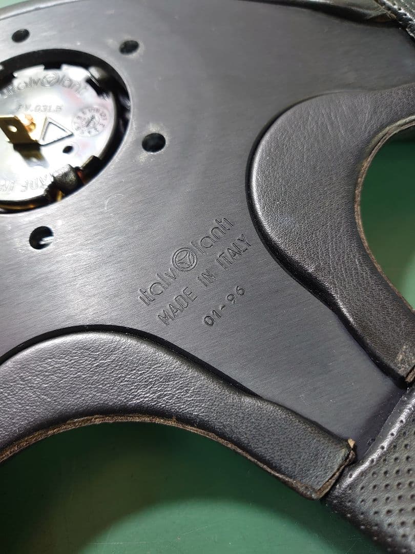 italvolanti イタルボランテ ステアリング 1996年製　37Φ