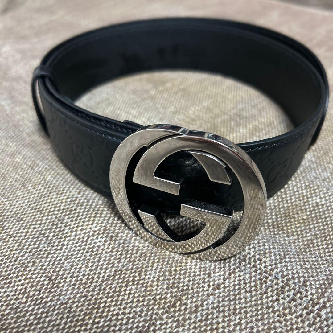 GUCCI ブラックレザーベルト ロゴ入り