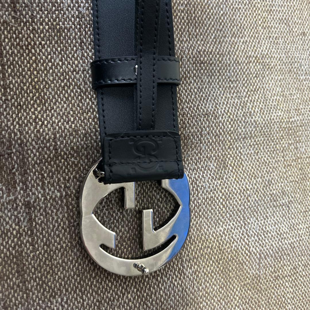 GUCCI ブラックレザーベルト ロゴ入り