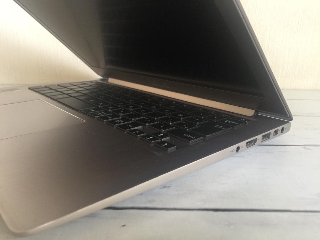 ASUS UX303L 13.3型TFT液晶　薄型・コンパクト ノートパソコン