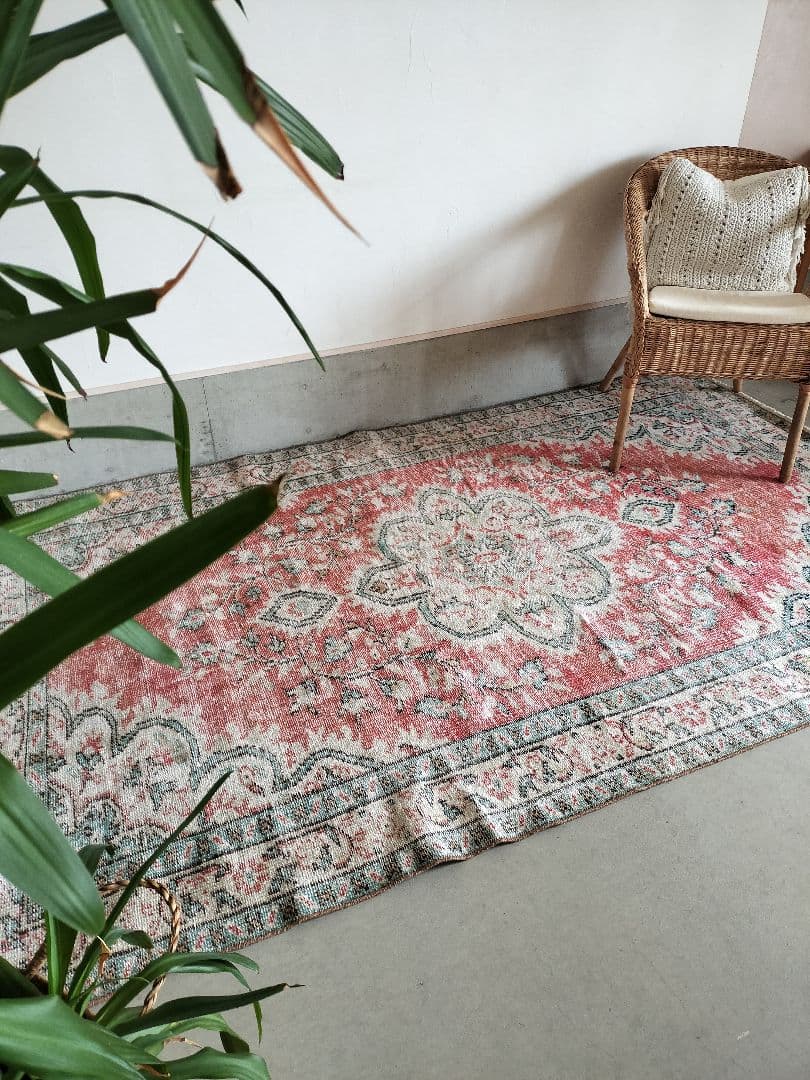 大判/シャビーレッドとミントグリーンのヴィンテージラグ　メダリオン　No.622