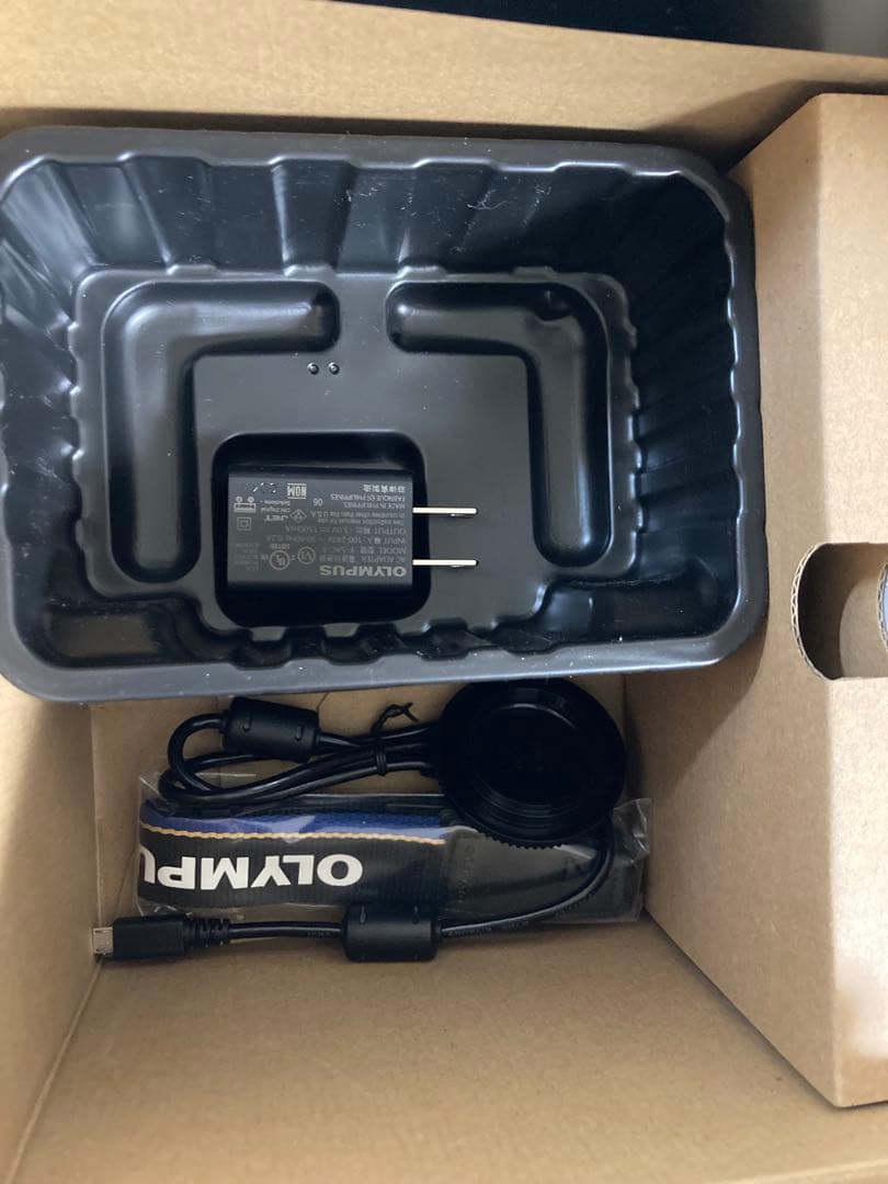 (美品)OLYMPUS E-M10 Mark Ⅳシルバー 本体と単焦点25mm