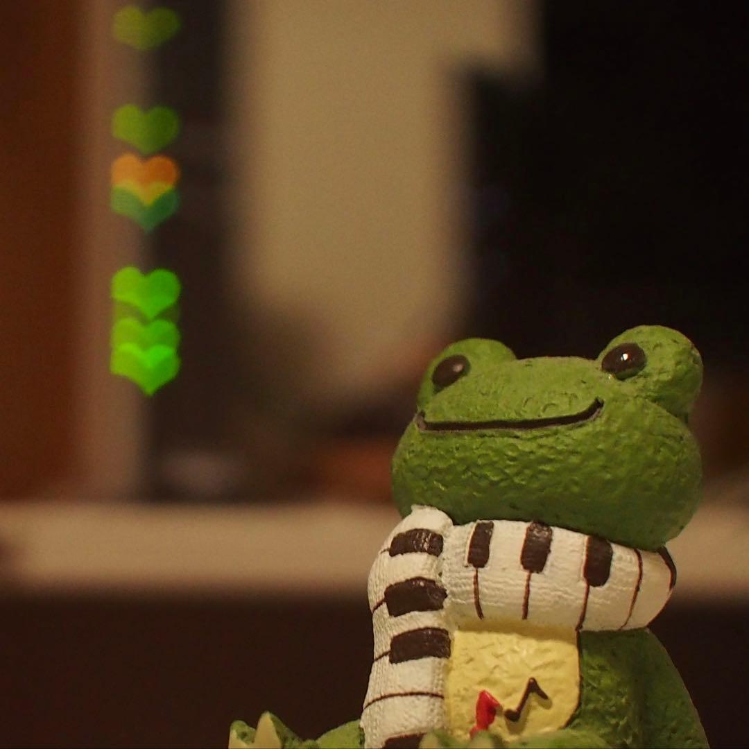 (美品)OLYMPUS E-M10 Mark Ⅳシルバー 本体と単焦点25mm