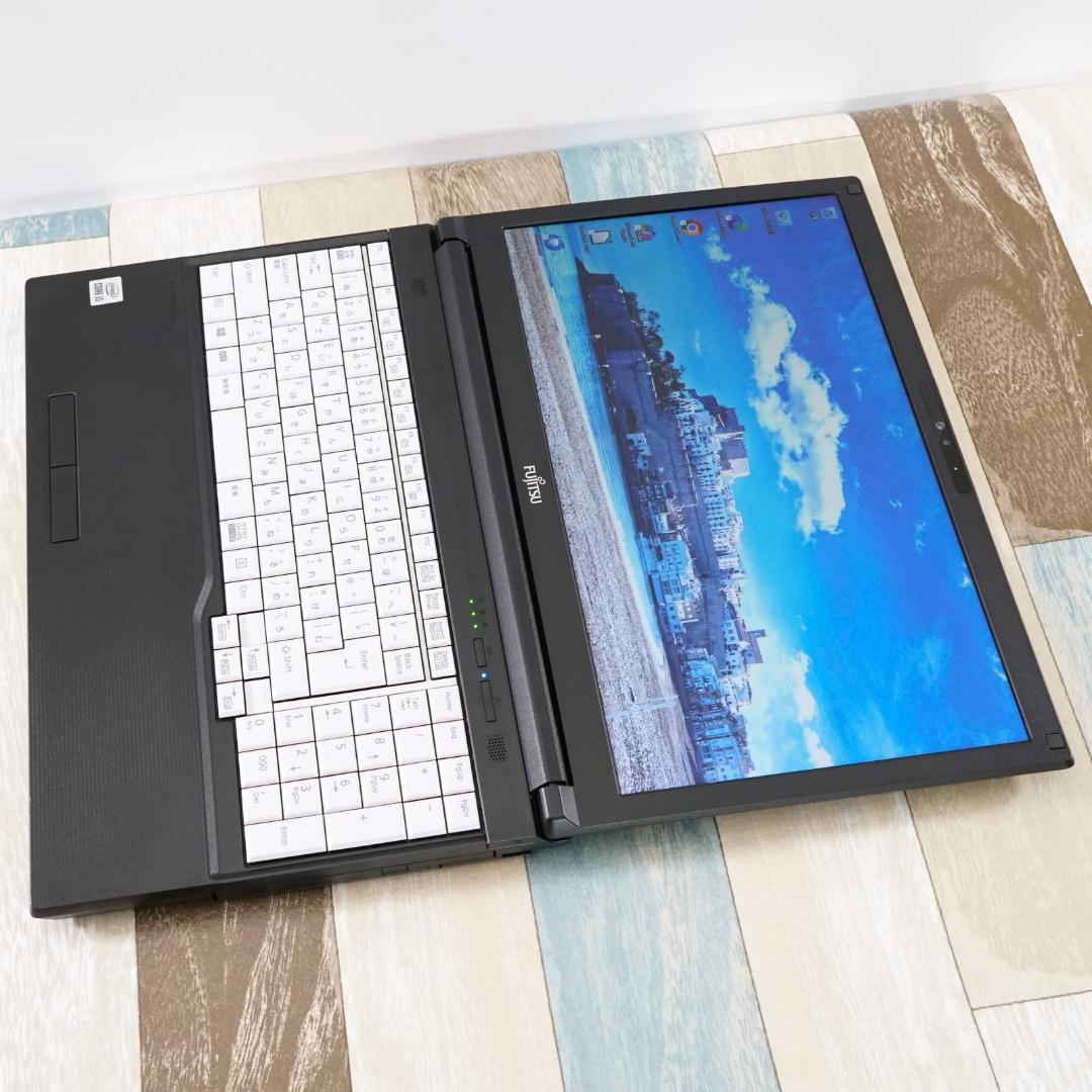 極美品で神速の２０２１年製✨第１０世代コアｉ５に大容量１６ＧＢメモリ搭載✨日本製