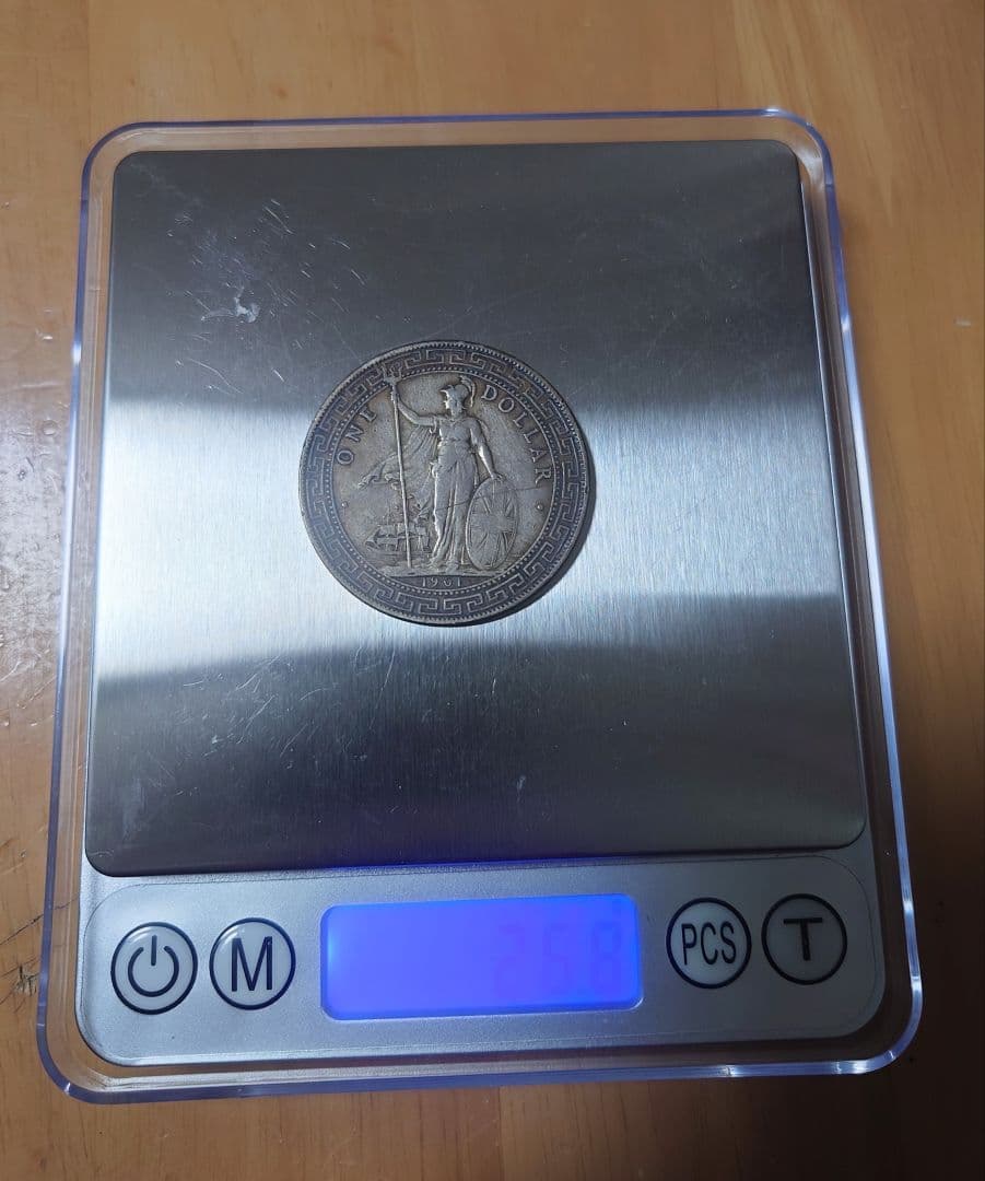 香港壹圓銀貨　古銭大型硬貨　1901年 イギリス貿易銀貨 1ドル硬貨