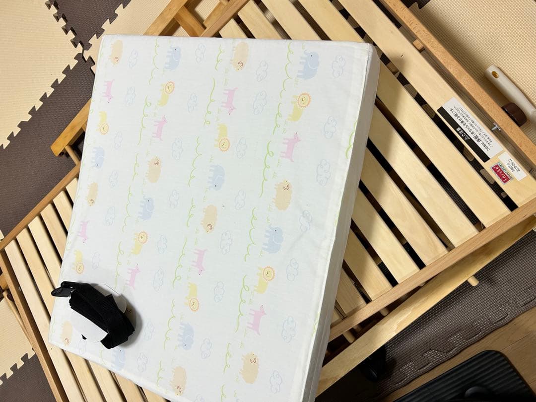 ファルスカ　ベビーベッド　マットレス付き