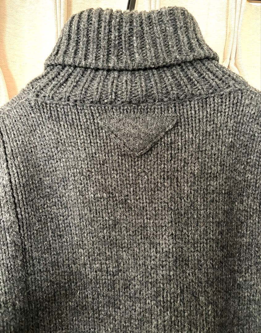 美品PRADA プラダ　グレー タートルネック ニット オーバーサイズ