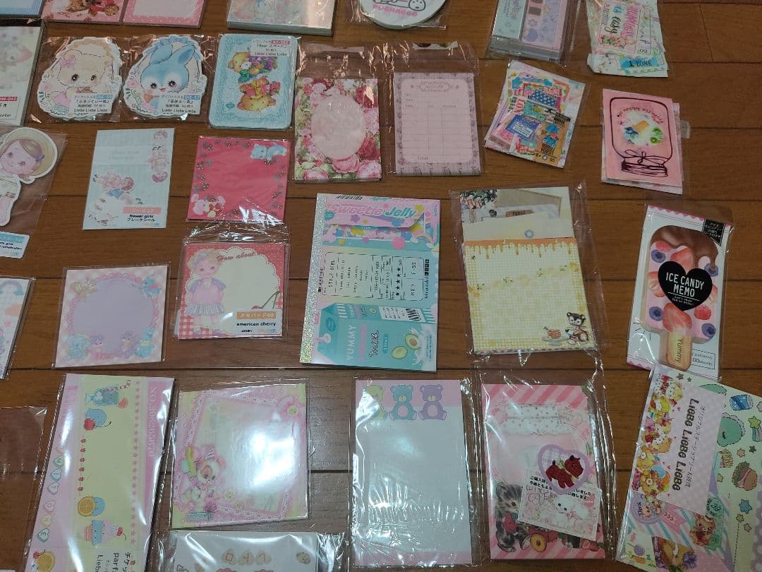 大量！素材紙 コラージュ おすそ分け 紙もの メモ用紙 まとめ売り 150冊位