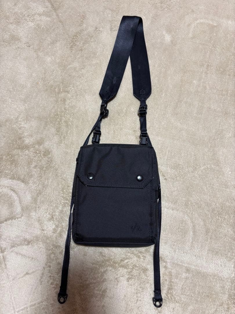 F/CE. ブラック ショルダーバッグ