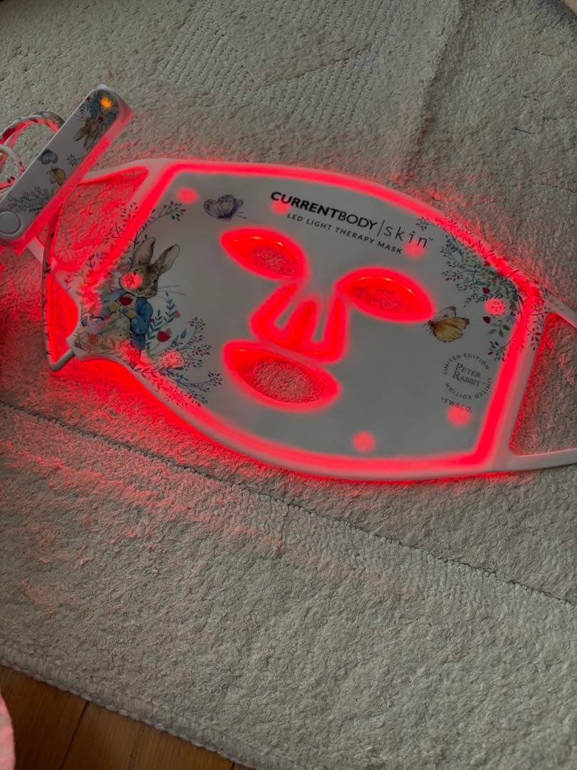 美顔器（CurrentBody Skin LEDライトセラピーマスク）