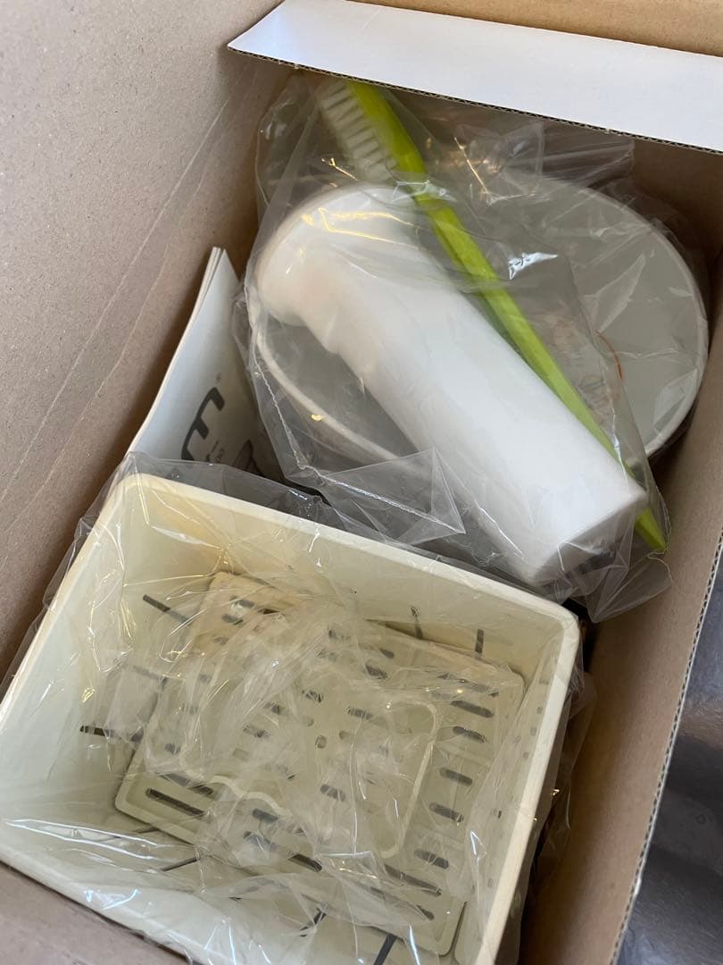 新品未使用　HUROM スロージューサー HU-400 ヒューロム