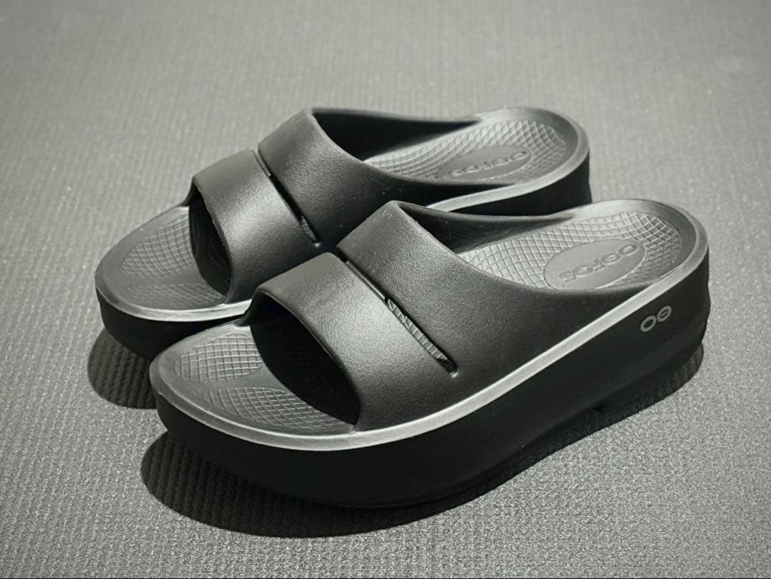 Oofos ウーフォス リカバリーサンダル