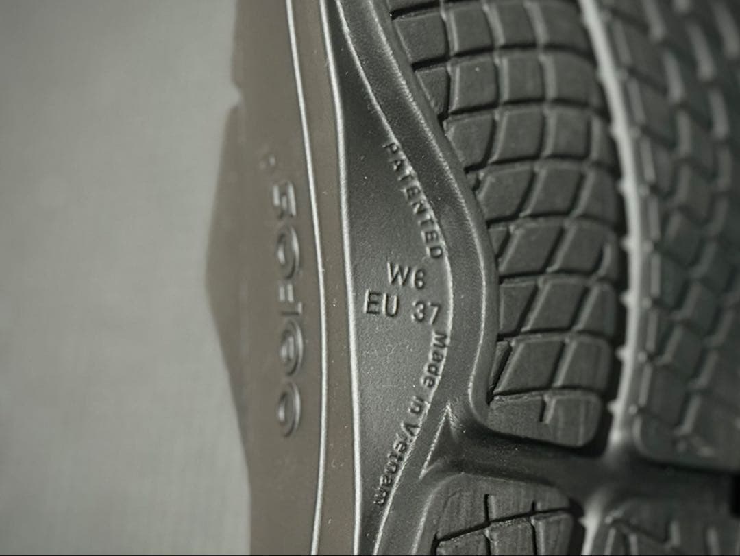 Oofos ウーフォス リカバリーサンダル