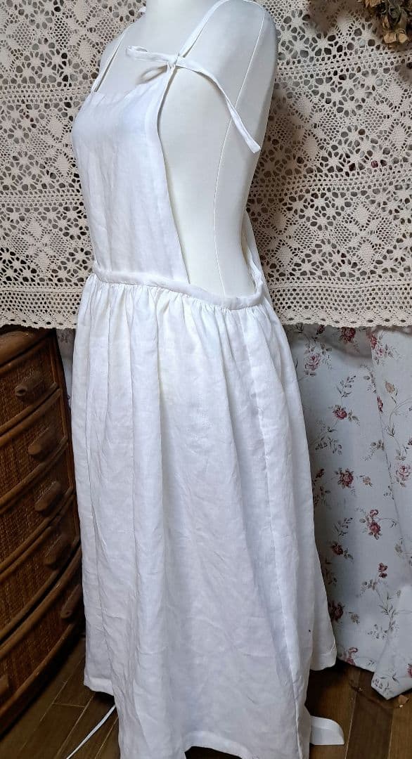 バッククロスワンピースみたいなロングエプロンドレスホワイト