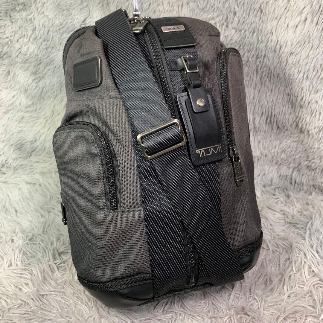 極美品 TUMI トゥミ ヒギンズ ボディーバッグ ショルダーバッグ 肩がけ