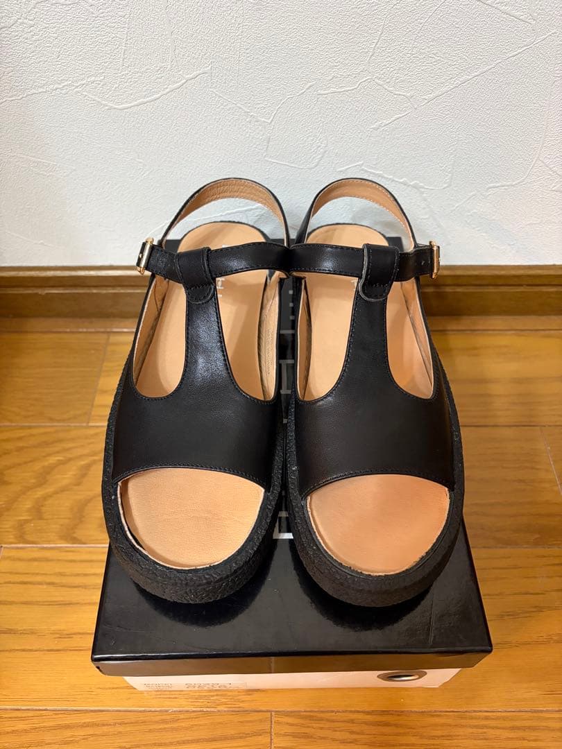 MOHI / Tストラップサンダル 38