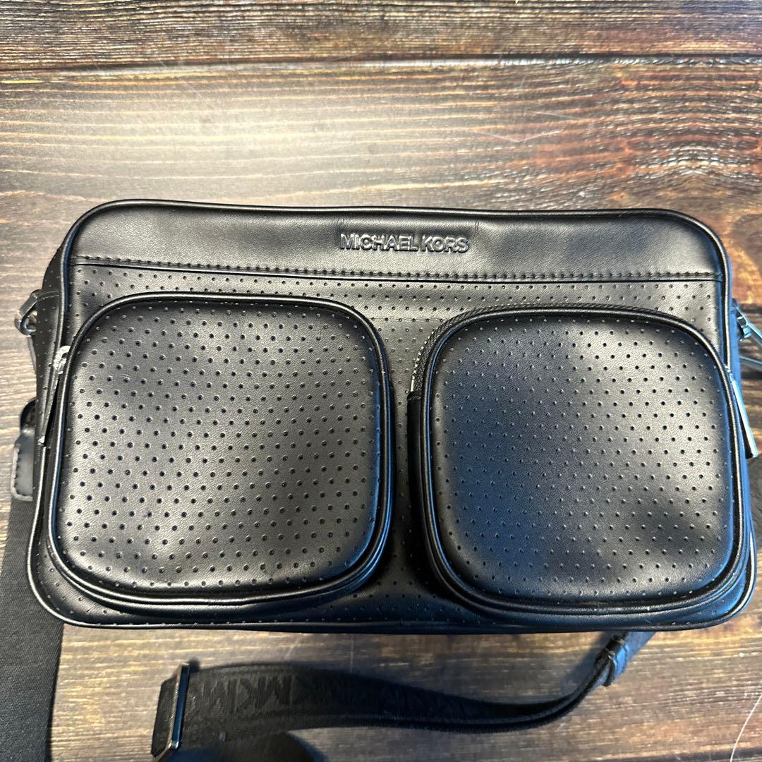 マイケルコース　ショルダーバッグ　ボディバッグ　斜め掛け　メンズ　レディース　黒