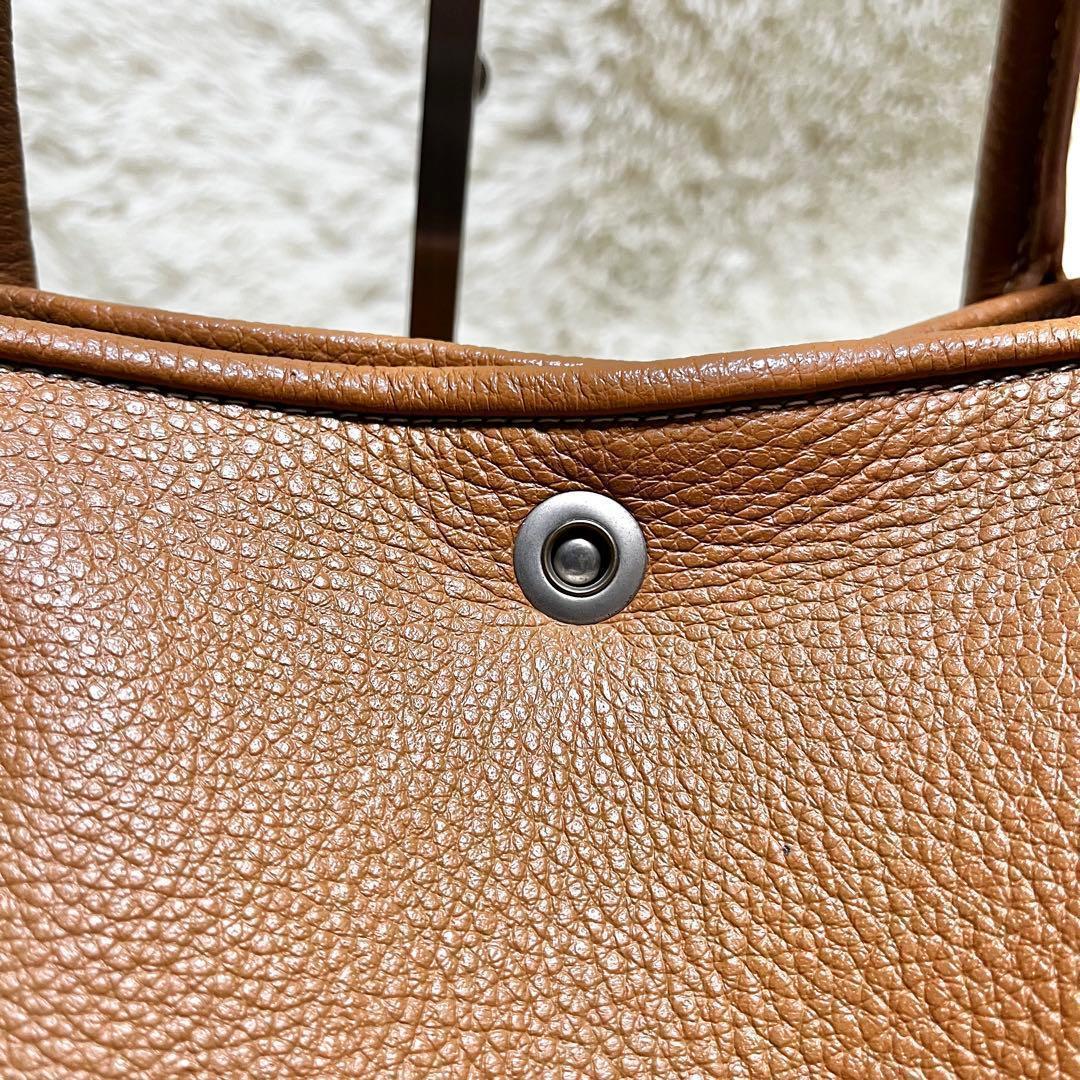 美品✨バーニーズニューヨーク トートバッグ レザー シボ革 チャーム ブラウン