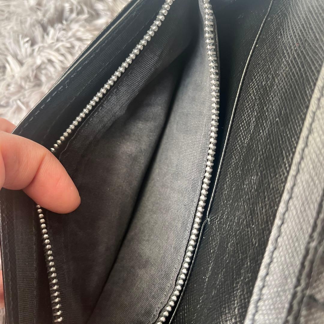 プラダ　メンズ長財布　サフィアーノ　三角ロゴパッチ　バイカラー　ブラック