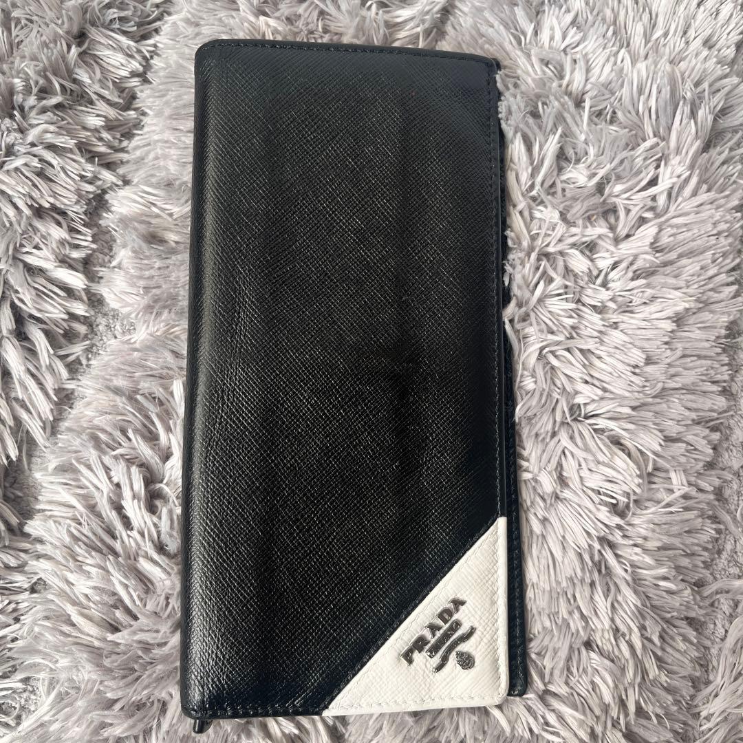 プラダ　メンズ長財布　サフィアーノ　三角ロゴパッチ　バイカラー　ブラック