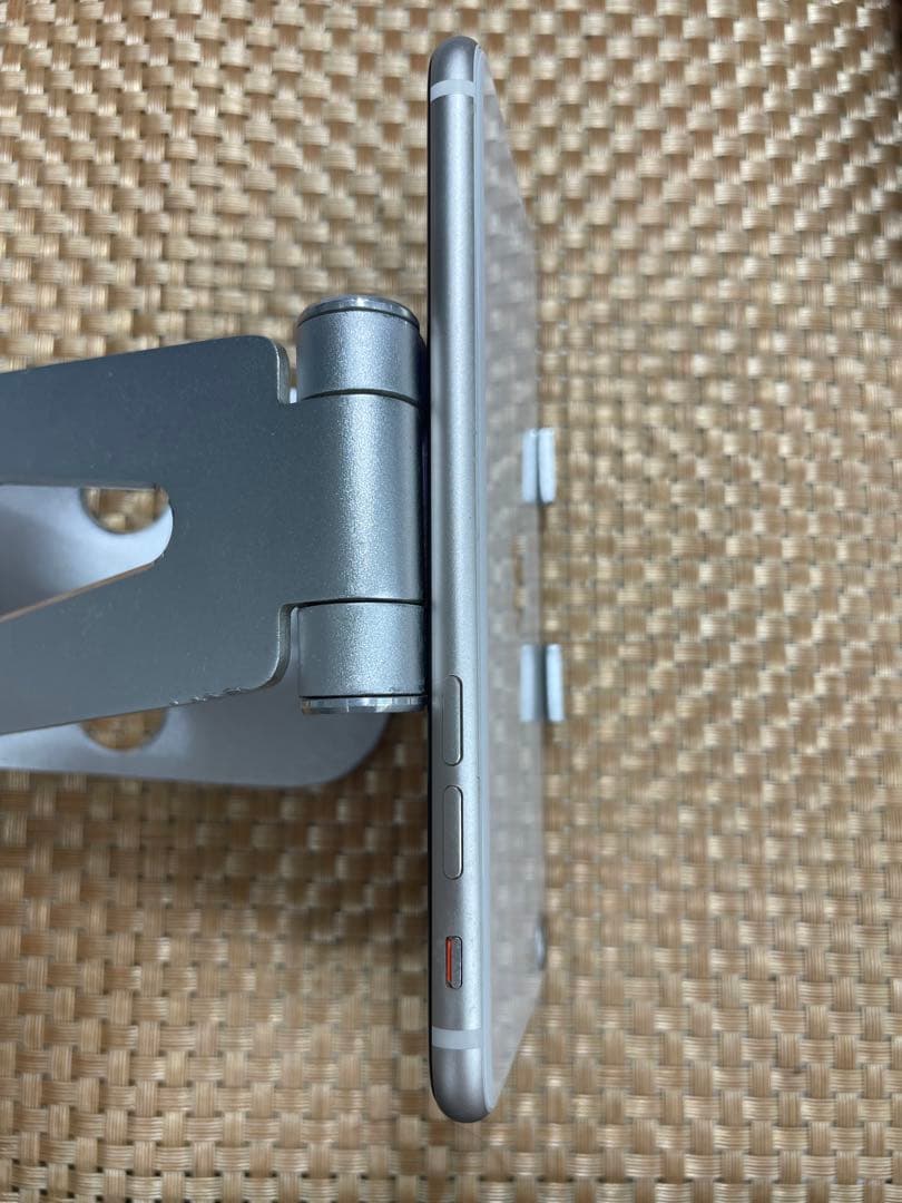 iPhone SE第3世代 64 GB スターライト SIMフリー【4415】